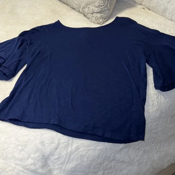Vineyard Vines Shirt with Layered Sleeve LIKE NEW - Picture 4 of 6